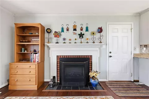 Entry Way - 18 Eagle Point Rd, Hampton, VA 23669 photo 2 of 2