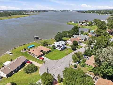 View/Area - 18 Eagle Point Rd, Hampton, VA 23669 photo 3 of 10