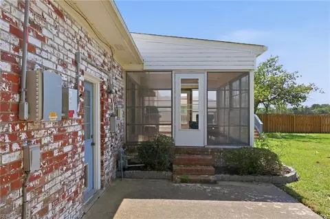 Exterior - 18 Eagle Point Rd, Hampton, VA 23669 photo 6 of 13