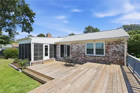 Exterior - 18 Eagle Point Rd, Hampton, VA 23669 photo 9 of 13