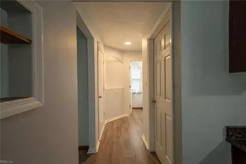 Entry Way - 4100 Scotfield Dr, Chesapeake, VA 23321 photo 3 of 4