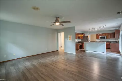 Living - 4100 Scotfield Dr, Chesapeake, VA 23321 photo 10 of 11