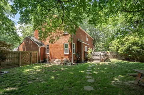 Exterior - 4100 Scotfield Dr, Chesapeake, VA 23321 photo 5 of 7
