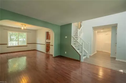 Living - 4100 Scotfield Dr, Chesapeake, VA 23321 photo 4 of 11