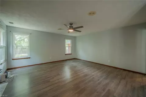 Living - 4100 Scotfield Dr, Chesapeake, VA 23321 photo 7 of 11