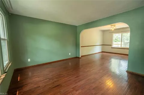 Living - 4100 Scotfield Dr, Chesapeake, VA 23321 photo 1 of 11