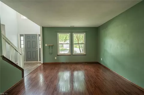 Living - 4100 Scotfield Dr, Chesapeake, VA 23321 photo 2 of 11