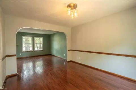 Living - 4100 Scotfield Dr, Chesapeake, VA 23321 photo 6 of 11