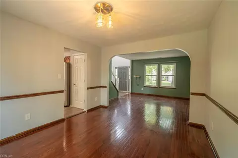 Living - 4100 Scotfield Dr, Chesapeake, VA 23321 photo 5 of 11