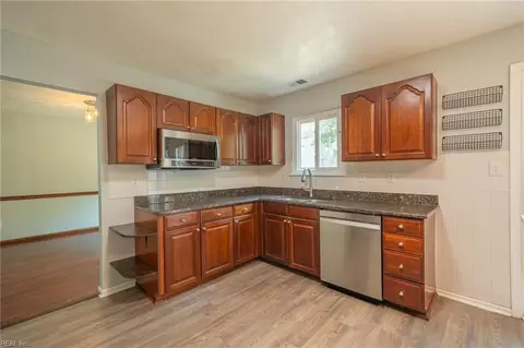 Kitchen - 4100 Scotfield Dr, Chesapeake, VA 23321 photo 2 of 4