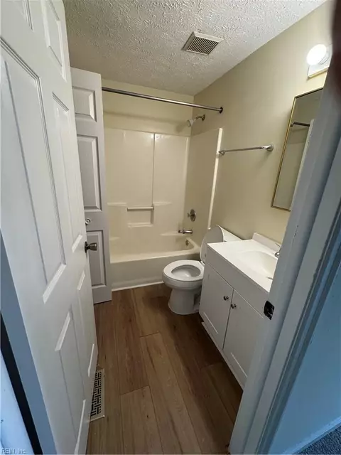 Bath - 46 Lucinda Ct, Hampton, VA 23666 photo 1 of 2