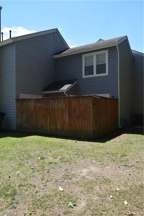 Exterior - 75 Madison Chse Chase, Hampton, VA 23666 photo 2 of 6