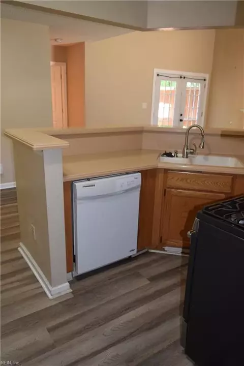 Kitchen - 75 Madison Chse Chase, Hampton, VA 23666 photo 4 of 5