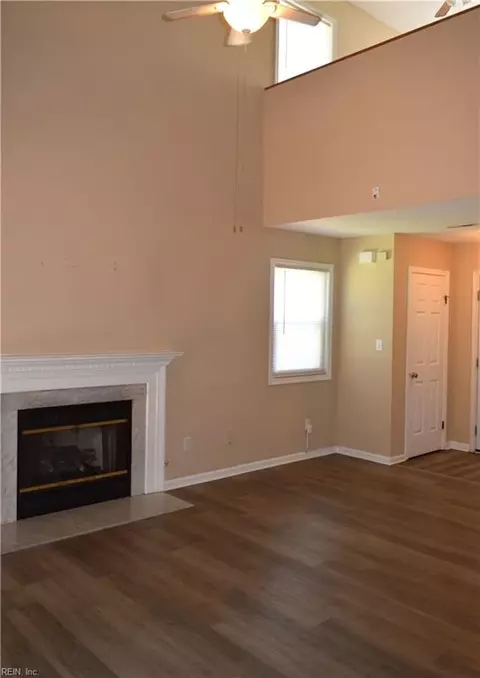 Living - 75 Madison Chse Chase, Hampton, VA 23666 photo 2 of 3