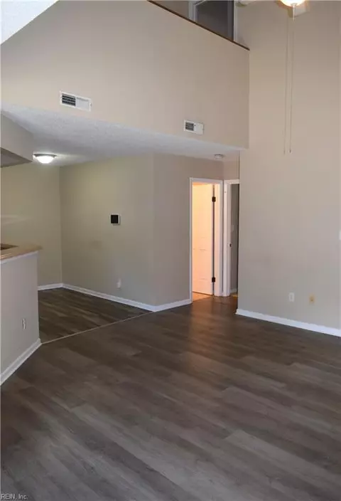 Living - 75 Madison Chse Chase, Hampton, VA 23666 photo 3 of 3