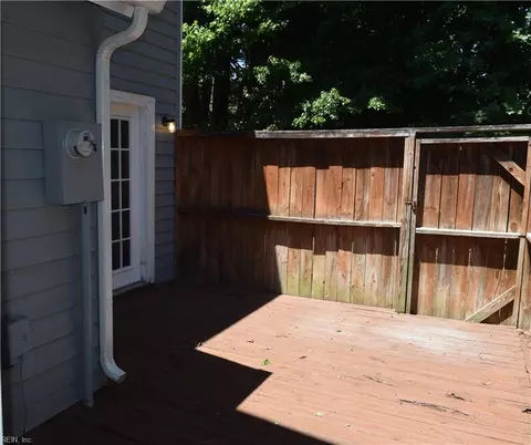 Exterior - 75 Madison Chse Chase, Hampton, VA 23666 photo 3 of 6
