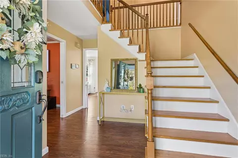 101 Azalea Dr, Yorktown, VA 23692