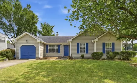 1301 Pinecroft Ln, Chesapeake, VA 23323