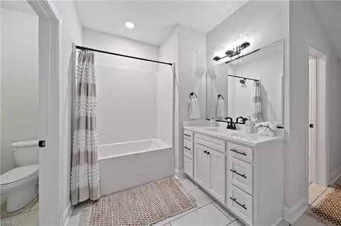 Bath - 4603 Longleaf Pl, Chesapeake, VA 23321 photo 2 of 3