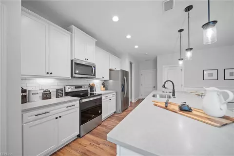 Kitchen - 4603 Longleaf Pl, Chesapeake, VA 23321 photo 2 of 4