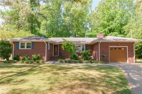 10 Lucerne Cir, Newport News, VA 23606