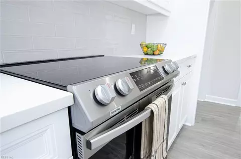Kitchen - 413 Octavia Dr, Tabb, VA 23693 photo 3 of 4