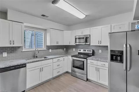 3238 Manor Glenn Ct, Virginia Beach, VA 23453