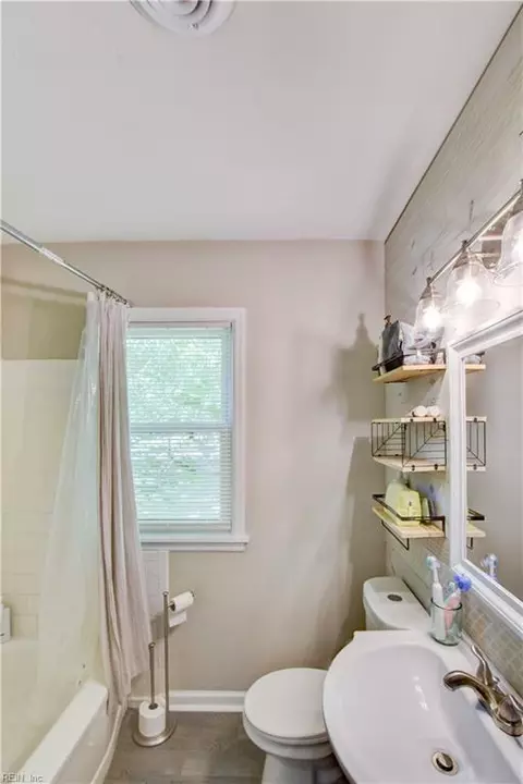 2 Clover St, Hampton, VA 23669 photo 15