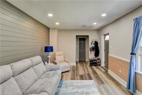 2 Clover St, Hampton, VA 23669 photo 3