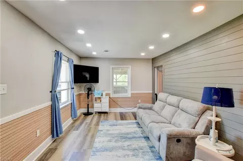 2 Clover St, Hampton, VA 23669 photo 4