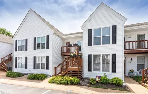 425 Persimmon Dr, Yorktown, VA 23693