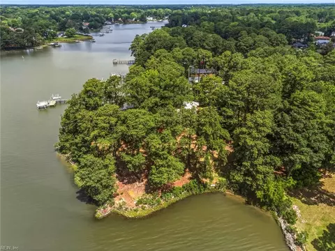 2736 Sterling Point Dr, Portsmouth, VA 23703