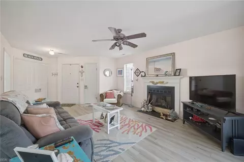 5140 Cypress Point Cir #202, Virginia Beach, VA 23455