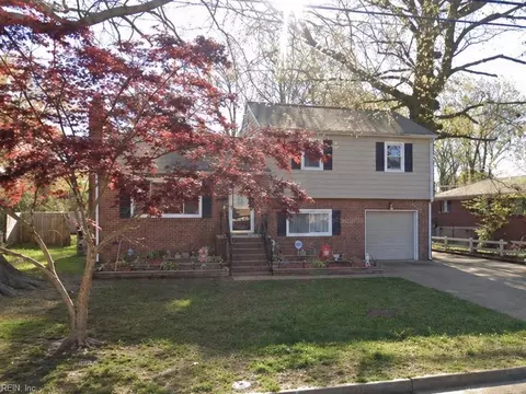106 Kendall Dr, Newport News, VA 23601