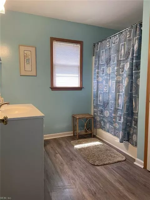 Bath - 1278 Lakeside Dr, Corolla, NC 27927 photo 1 of 2