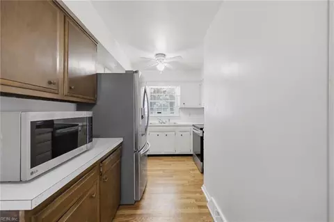 Entry Way - 4113 Taylor Rd, Chesapeake, VA 23321 photo 6 of 7