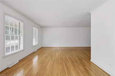 Living - 4113 Taylor Rd, Chesapeake, VA 23321 photo 2 of 7