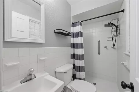 Bath - 4113 Taylor Rd, Chesapeake, VA 23321 photo 2 of 2