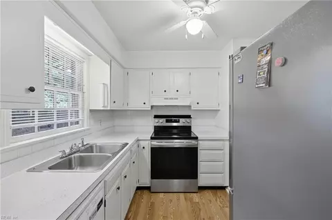 Kitchen - 4113 Taylor Rd, Chesapeake, VA 23321 photo 1 of 1
