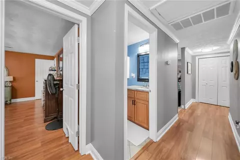 Entry Way - 2204 Rawood Dr, Hampton, VA 23663 photo 6 of 6