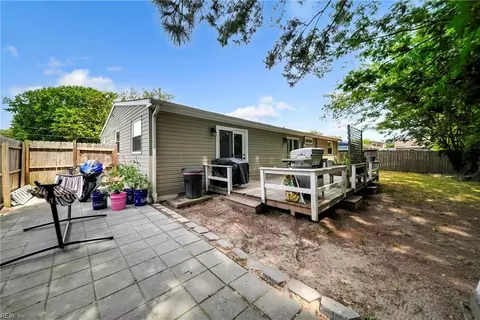 Exterior - 2204 Rawood Dr, Hampton, VA 23663 photo 4 of 9