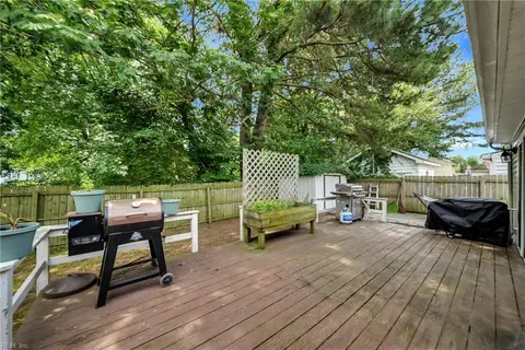 Exterior - 2204 Rawood Dr, Hampton, VA 23663 photo 3 of 9