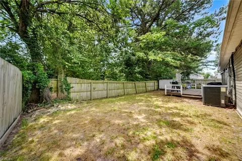 Exterior - 2204 Rawood Dr, Hampton, VA 23663 photo 6 of 9