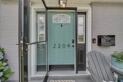Entry Way - 2204 Rawood Dr, Hampton, VA 23663 photo 1 of 6