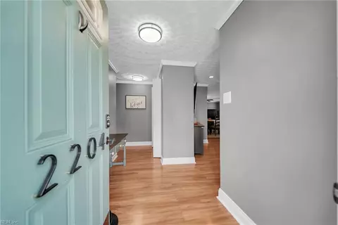 Entry Way - 2204 Rawood Dr, Hampton, VA 23663 photo 2 of 6