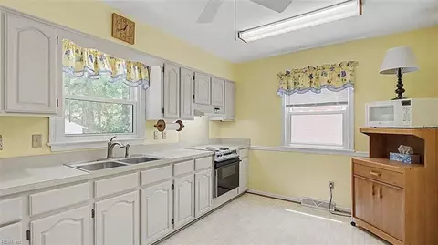 Kitchen - 131 Madrid Dr, Hampton, VA 23669 photo 1 of 5