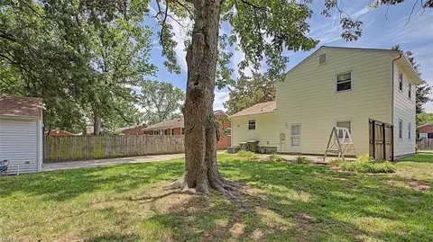 Exterior - 131 Madrid Dr, Hampton, VA 23669 photo 7 of 9