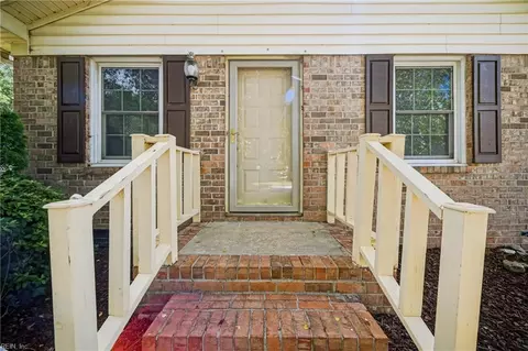2917 Stratford Dr, Chesapeake, VA 23321