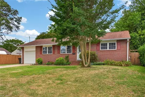 Exterior - 703 New Bern Ave, Hampton, VA 23669 photo 2 of 6