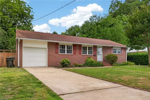 Exterior - 703 New Bern Ave, Hampton, VA 23669 photo 3 of 6